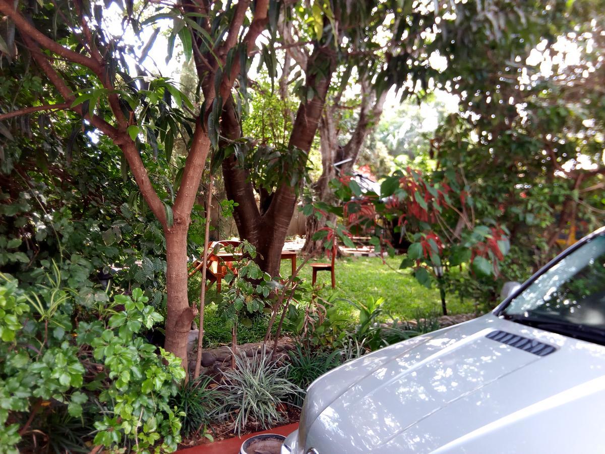 Neneu Hotel Moshi Extérieur photo