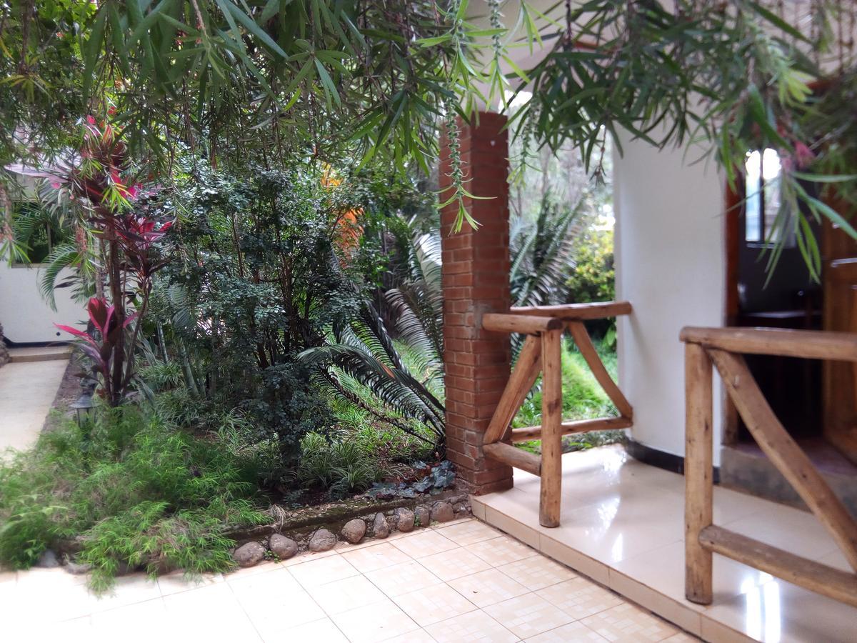 Neneu Hotel Moshi Extérieur photo