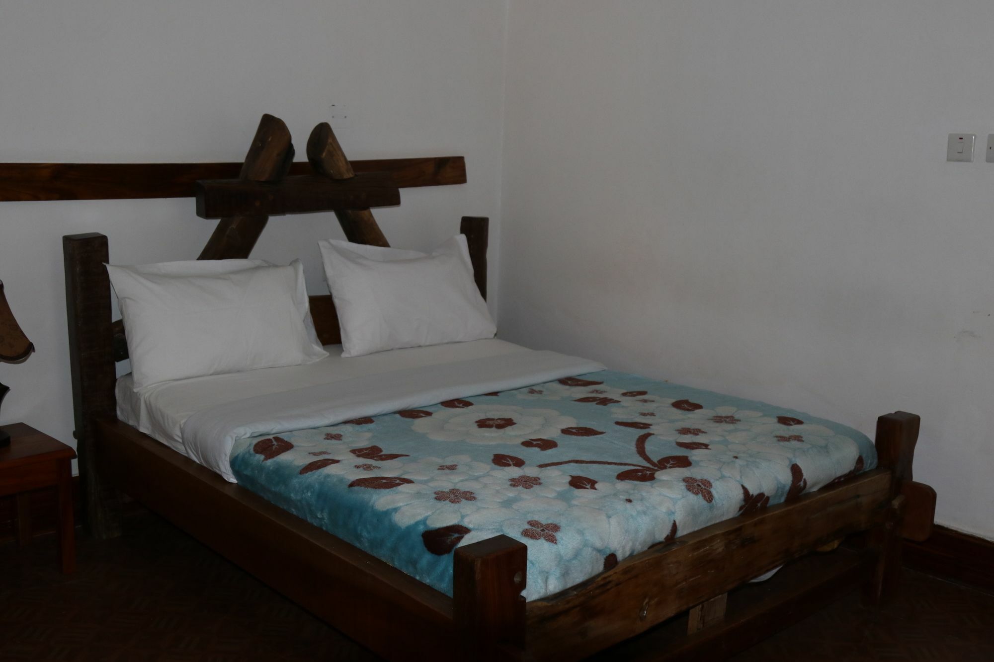 Neneu Hotel Moshi Extérieur photo