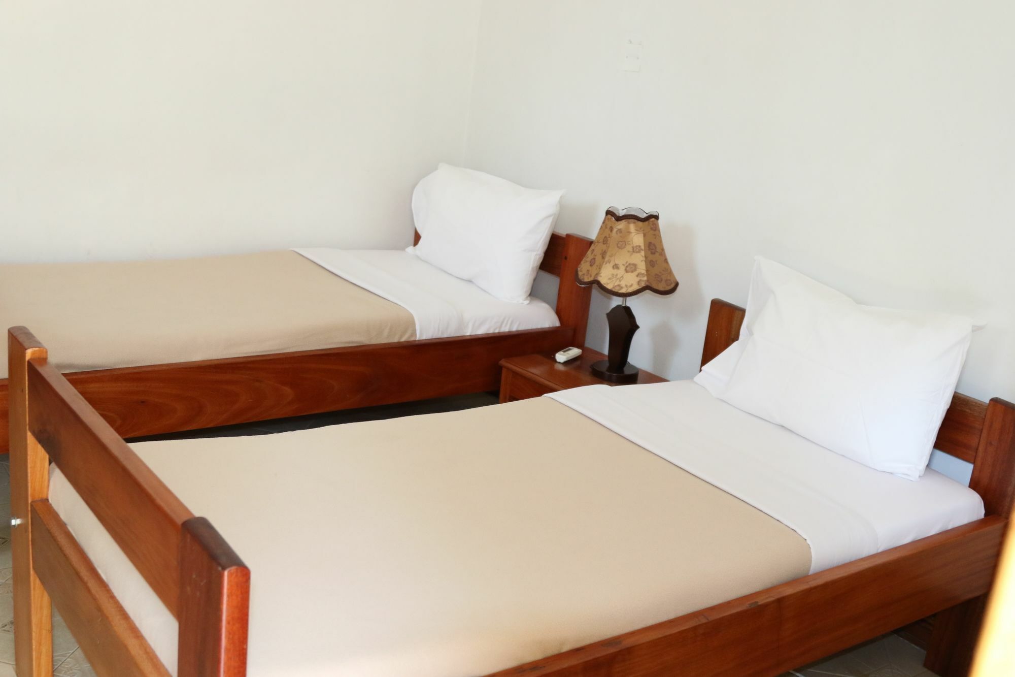 Neneu Hotel Moshi Extérieur photo