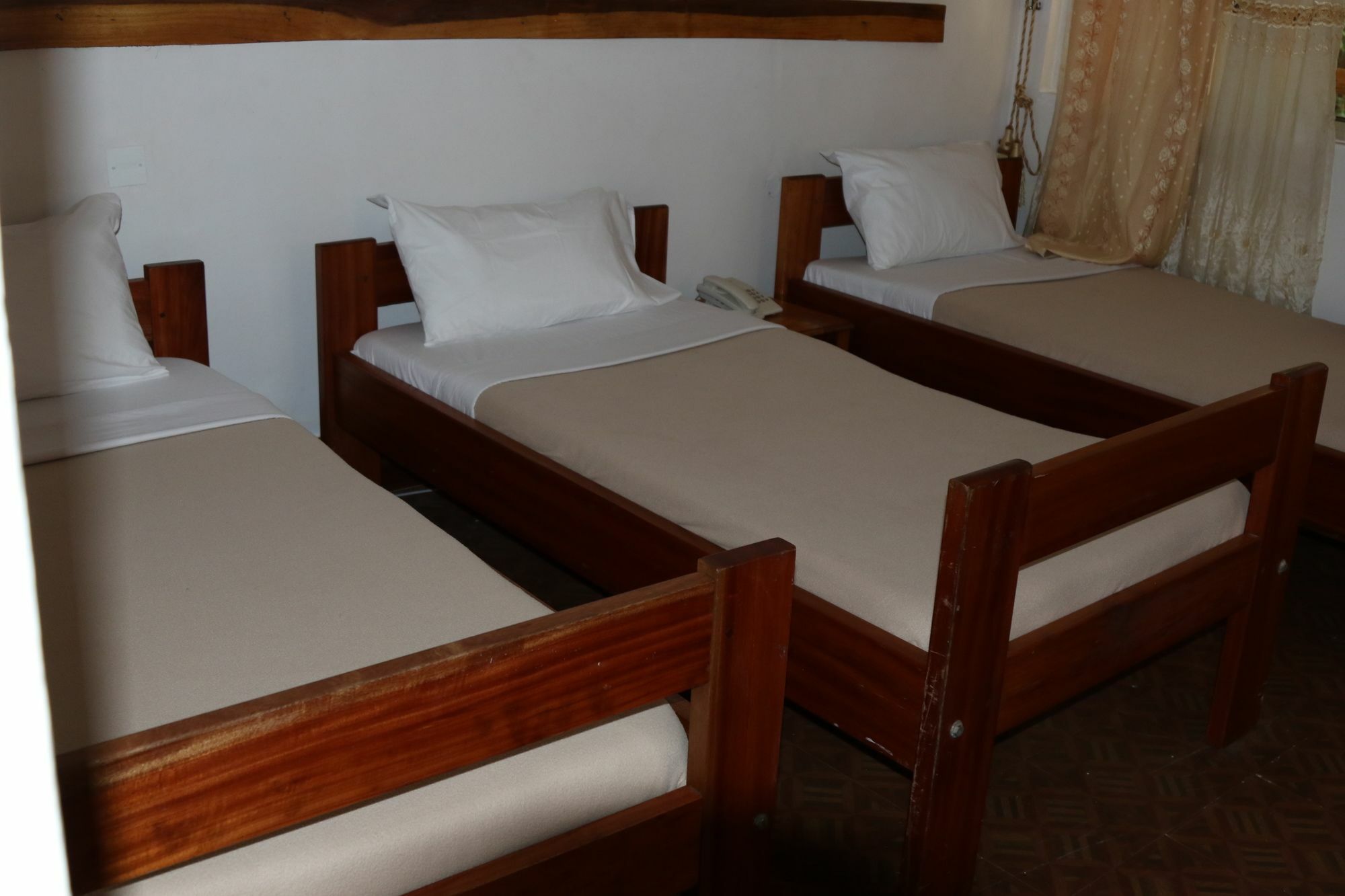 Neneu Hotel Moshi Extérieur photo