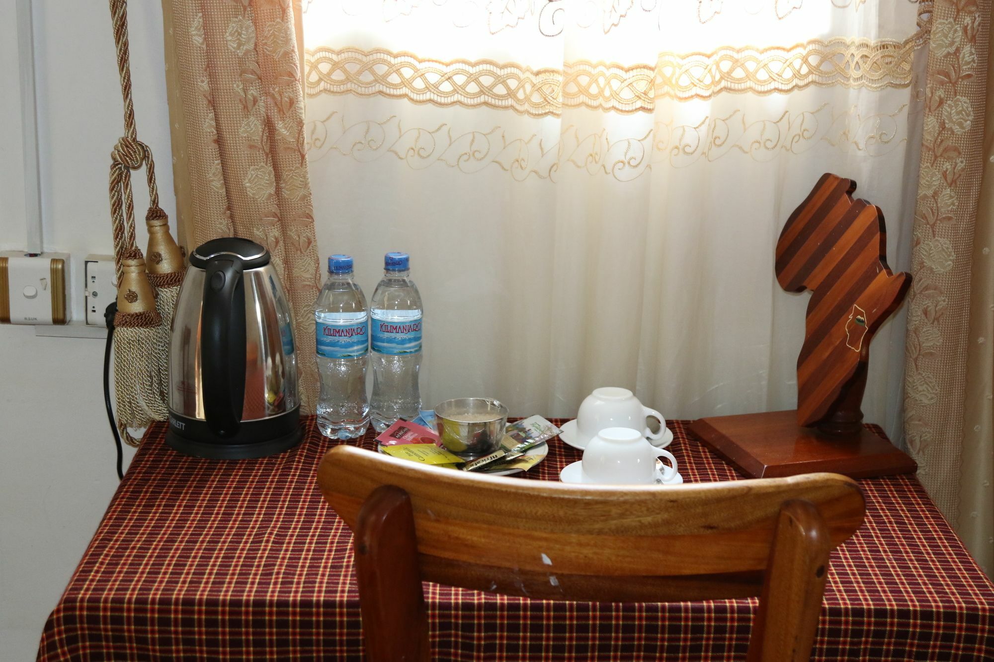 Neneu Hotel Moshi Extérieur photo
