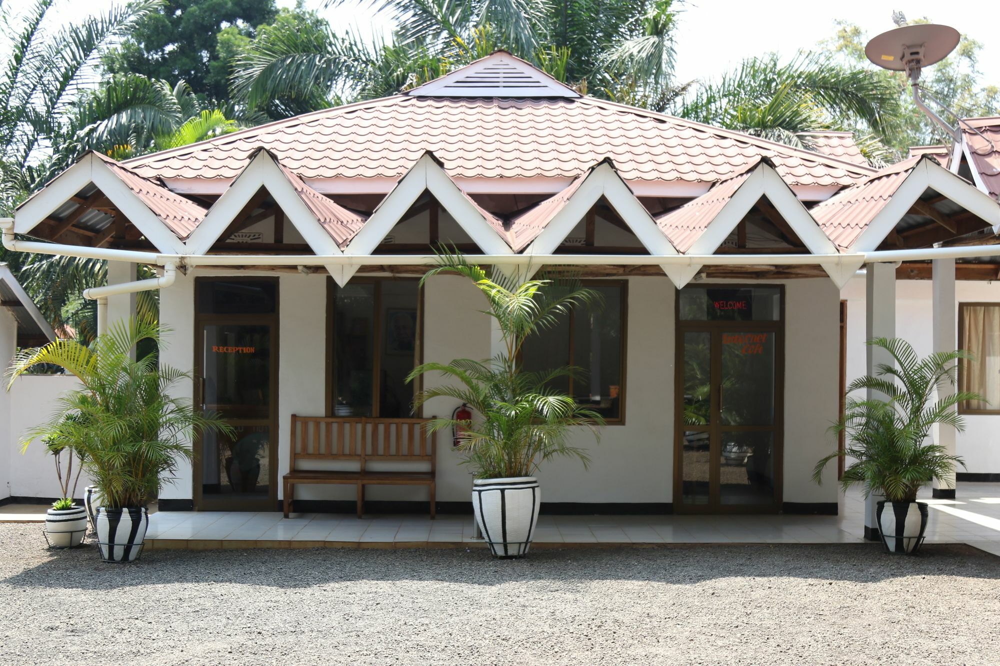 Neneu Hotel Moshi Extérieur photo