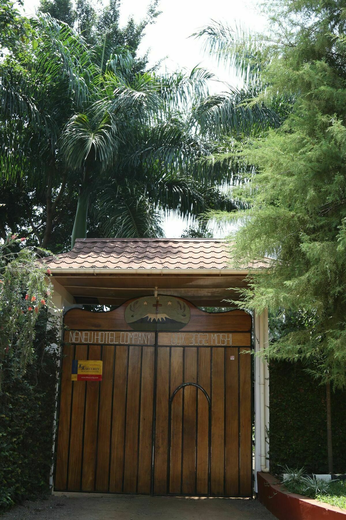 Neneu Hotel Moshi Extérieur photo